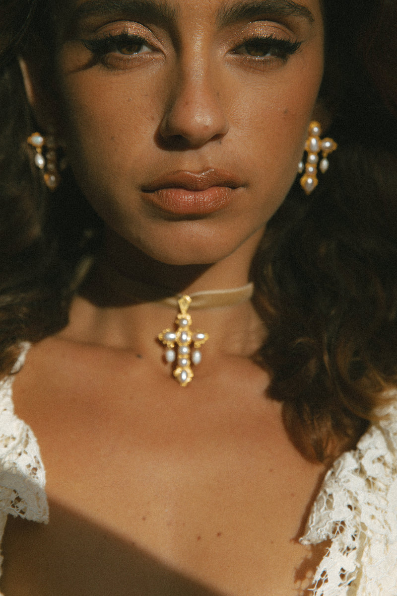 Scarlet  Pearl Cross Ribbon Choker